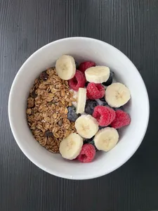 Fruit w/Granola or Yogurt SM/Peq