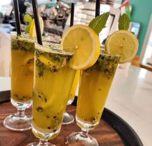 Passion Fruit Mojito                                                                      موهيتو باشن فروت