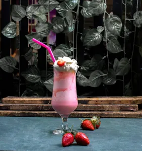 Strawberry Mango Smoothies                                                                                   سموثي الفراولة والمانجو