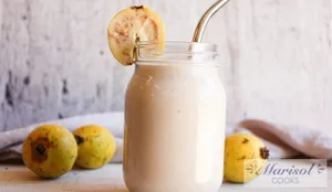 Banana Guava Smoothie                                                                             سموثي الموز والجوافة