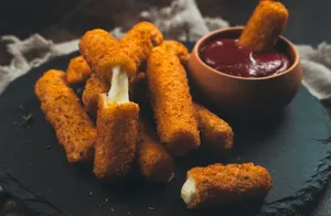 6 Mozzarella Sticks                                                             6 أصابع موزاريلا