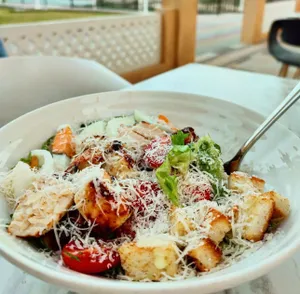 Chicken Ceaser Salad                                                                           سلطة دجاج سيزر