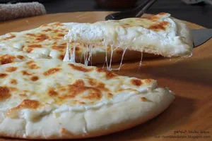 Labanah Mozzarella Honey Pizza