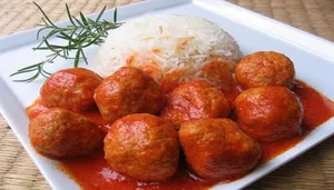 Lamb Kofta With Tomato Sauce                                                                          كفتة لحم بصلصة الطماطم