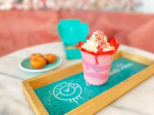 Strawberry MilkShake                                                                      مخفوق الحليب بالفرواله