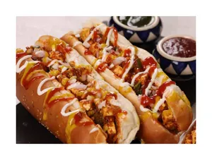 Tandoori Paneer Hot Dog Bun