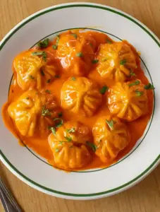 Veg Gravy Momos [6 Pieces]