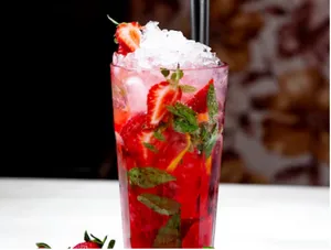 Strawberry  Fizz With Strawberry Boba