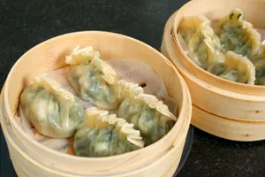 Pan-Fried Shrimp and Chive Dumplings 韭菜煎蝦餃