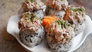 Tuna & Mayo Seasoned Rice Balls 金枪鱼饭团 참치마요주먹밥