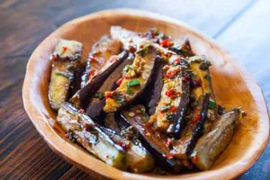 Eggplants with Spicy Garlic Sauce 鱼香茄子