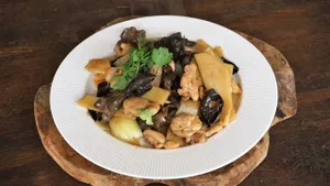 Sauteed Black Mushrooms and Bamboo Shoots