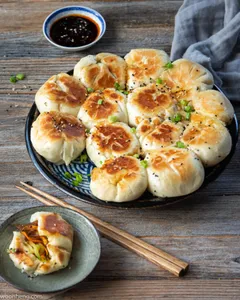 Fried Tiny Buns with Pork