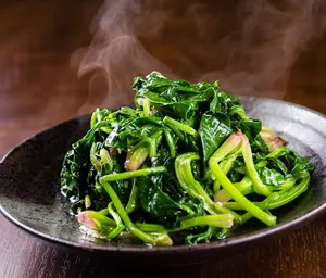 Sauteed Spinach with Dried Onion