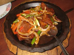 Short Rib With Black Pepper Sauce On Sizzling Hot Plate