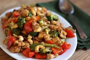Chicken With Cashew-Nuts