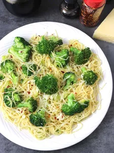 Spaghetti With Sauteed Garlic & Broccoli