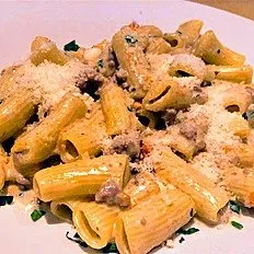 Rigatoni con salsiccia