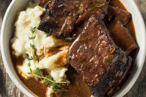 Short Rib With Brown Sauce On Sizzling Hot Plate