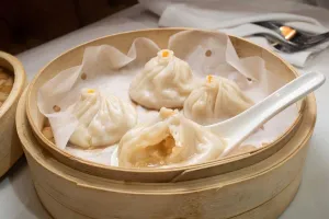 Pork Steamed Soup Buns 小籠包