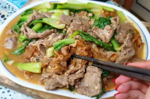 Beef Chow Fun W. Gravy