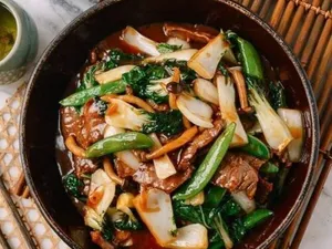 Beef with Mixed Vegetables 什菜牛