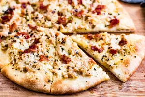 Clam Pizza With White Sauce