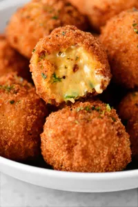 Jalapeno & Cheddar Cheese Poppers (6Pcs) With Ranch Dip