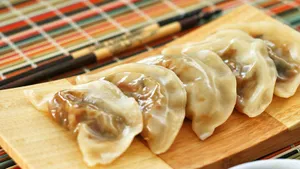 Steamed Veggie Dumplings (6 Pcs)