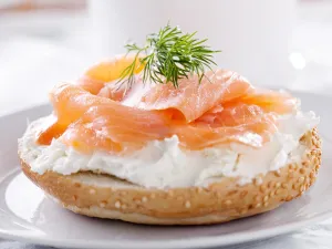 Bagel Sandwich With Lox & Tomato