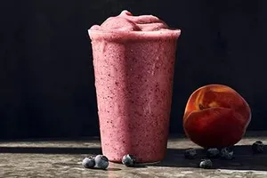 Peach & Blueberry Smoothie with Almondmilk