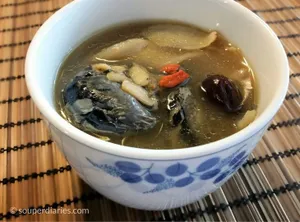 Silkie Chicken with American Ginseng Soup 花旗參烏雞湯