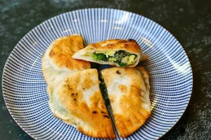 Pan Seared Egg And Chive Buns 韭菜盒子