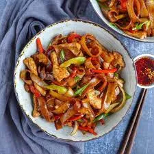 Dry Sauteed Veg. Chicken Chow Fun