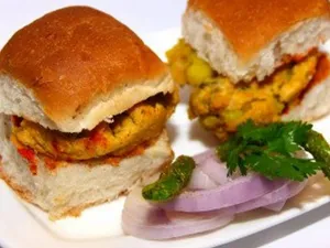 Vada Pav (2 pc)