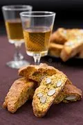 Vin santo con cantucci