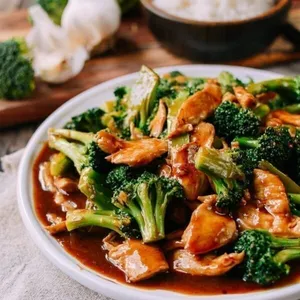 Broccoli in Brown Sauce with Chicken