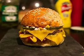 Cheeseburger (9 Oz.)