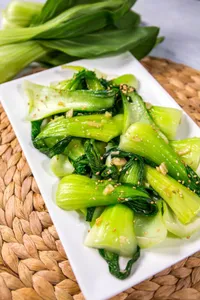 Sautéed Chinese Bok-Choy with Minced Garlic 蒜炒白菜