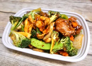 Sizzling Triple Delight 鐵板三寶