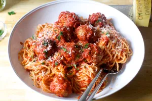 Spaghetti & Meatballs Hot Combo Platter