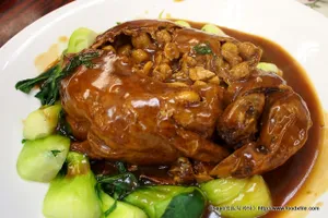 Half Braised Pearl Duck 本樓扒鴨