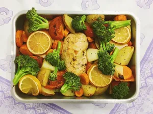 Lemon-Flavored Chicken With Broccoli & Bean Sprouts