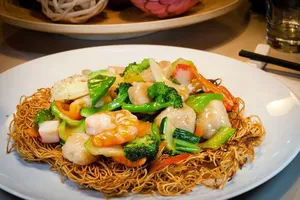 Seafood Stick Noodles 海鮮粗炒麵