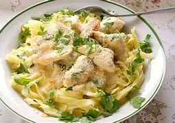 Fettuccine All’Alfredo con Pollo