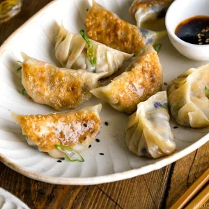 Fried Vegetable Dumpling (6 Pieces)