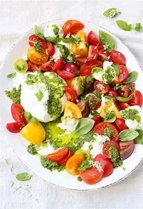 HEIRLOOM TOMATO AND BURRATA SALAD