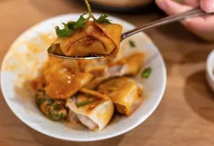 Vege & Pork Wontons In Chili Oil 红油菜肉抄手6