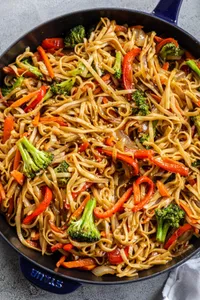 Vegetable Lo Mein Party Tray