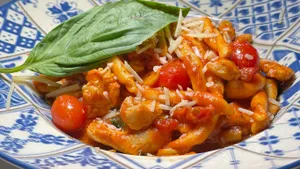 Chicken Fusilli with Tomato Sauce